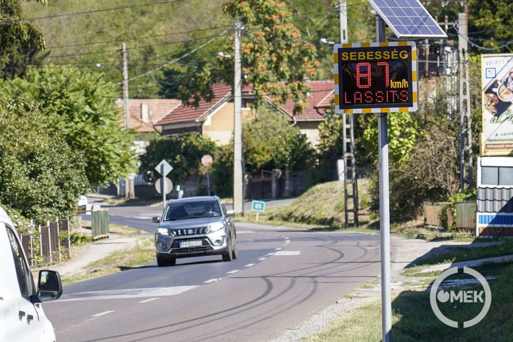 87km/h-t mutat a sebességmérő.
