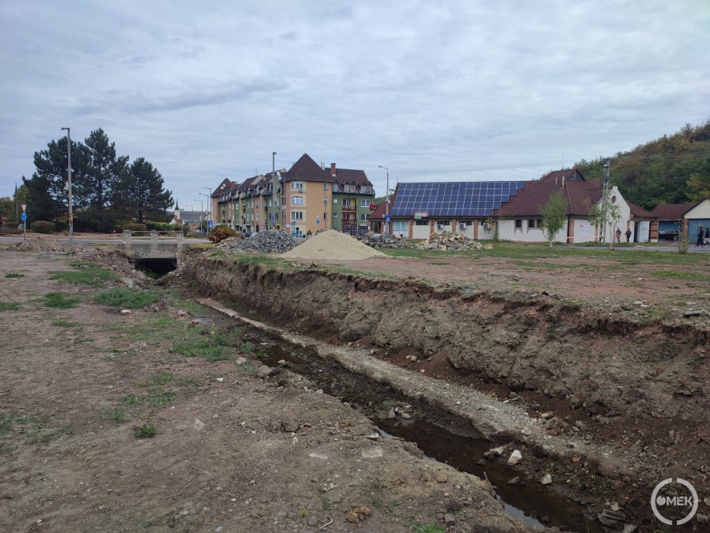 A Faluban a bontás befejeződött az Ózd pataknál.