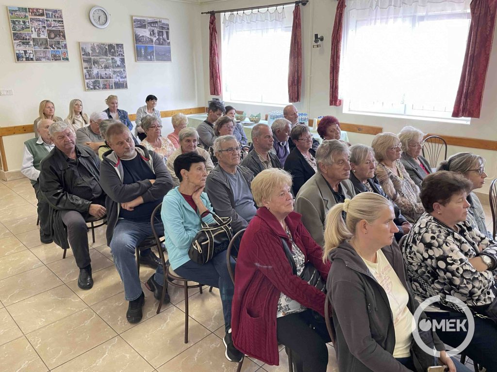 A hallgatóság.