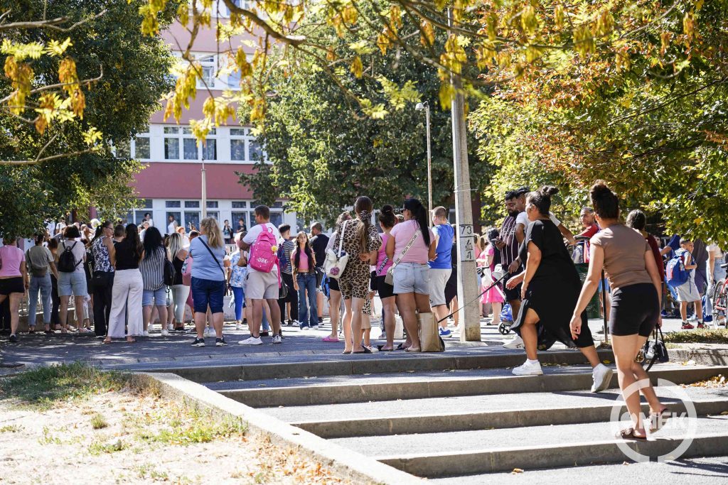 A tanév kezdetével megnövekedett a forgalom az intézmények környékén.