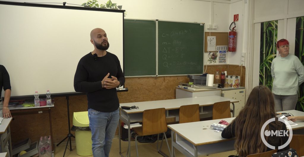 Állatvédők tartottak ismeretterjesztő előadást a diákoknak.