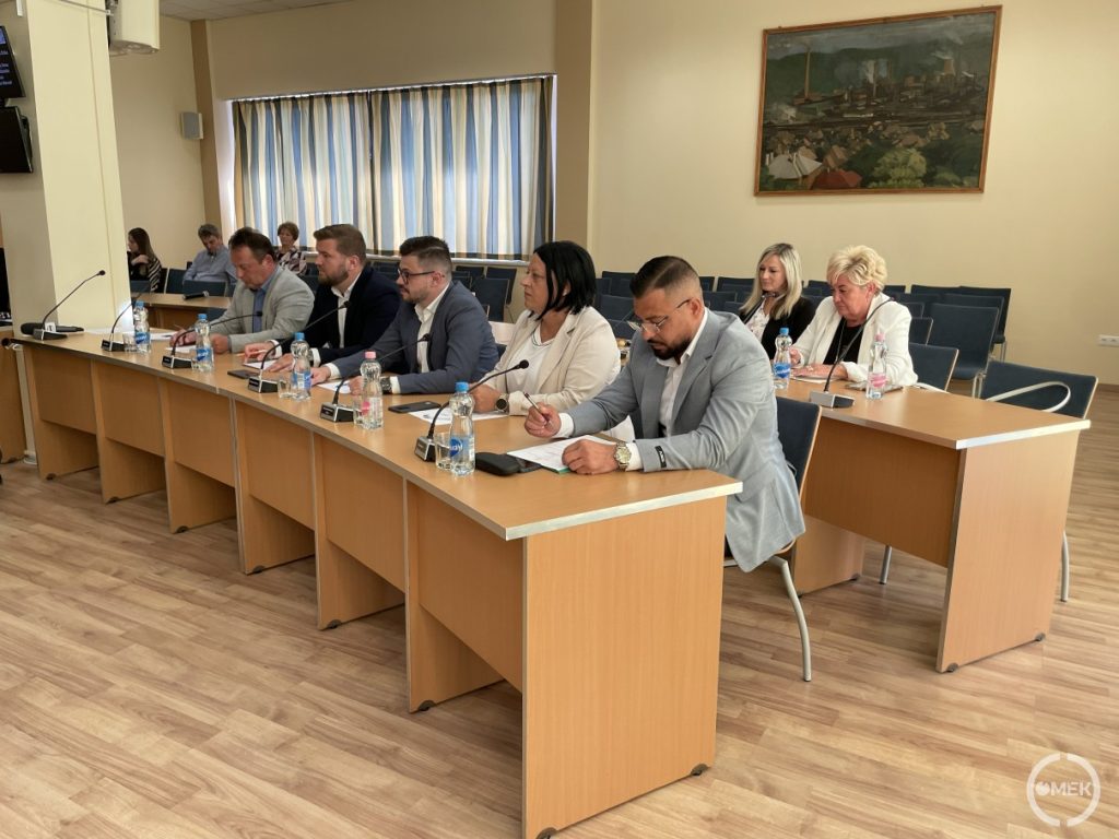 Balról jobbra - Csépányi Róbert, Katona Bence, Strohmayer Marcell, Horváthné Farkas Erika és Váradi József, hátul Scitovszky Nikoletta, Bertáné Várnay Ilona.