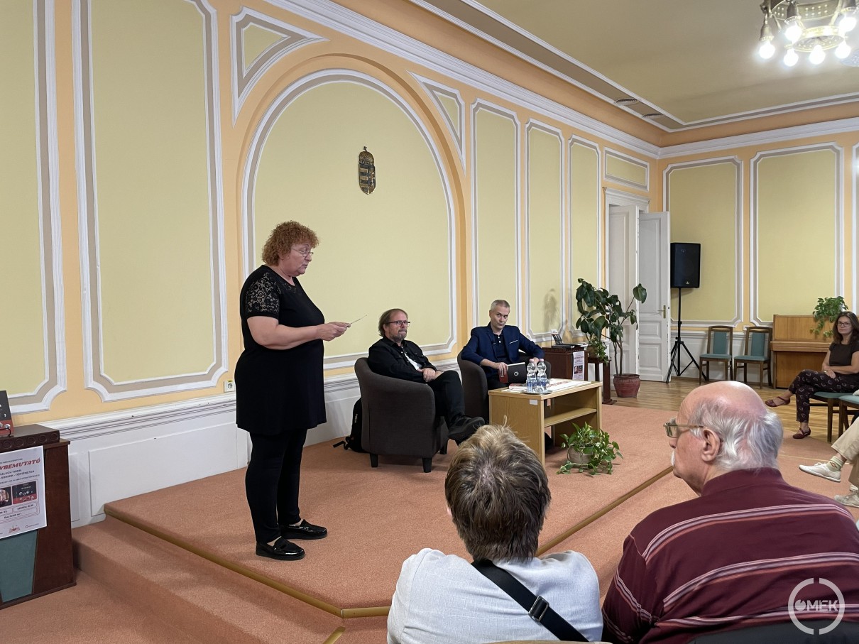 Balról jobbra Csörgőné Csépányi Krisztina, Valuch Tibor és dr. Alabán Péter.