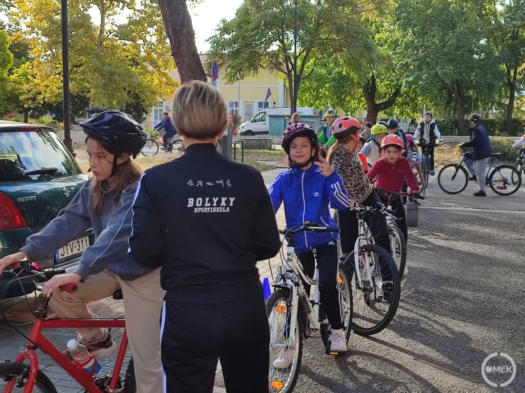 Felsorakoztak a Bolykys diákok.
