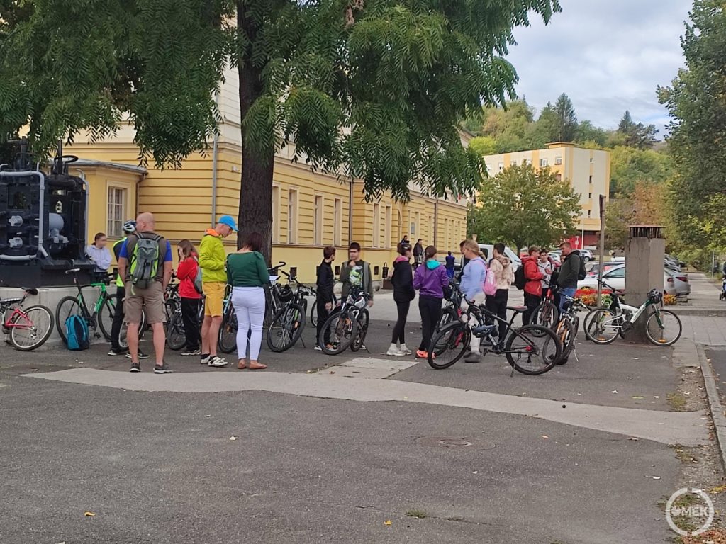 Gyülekező az Olvasónál.