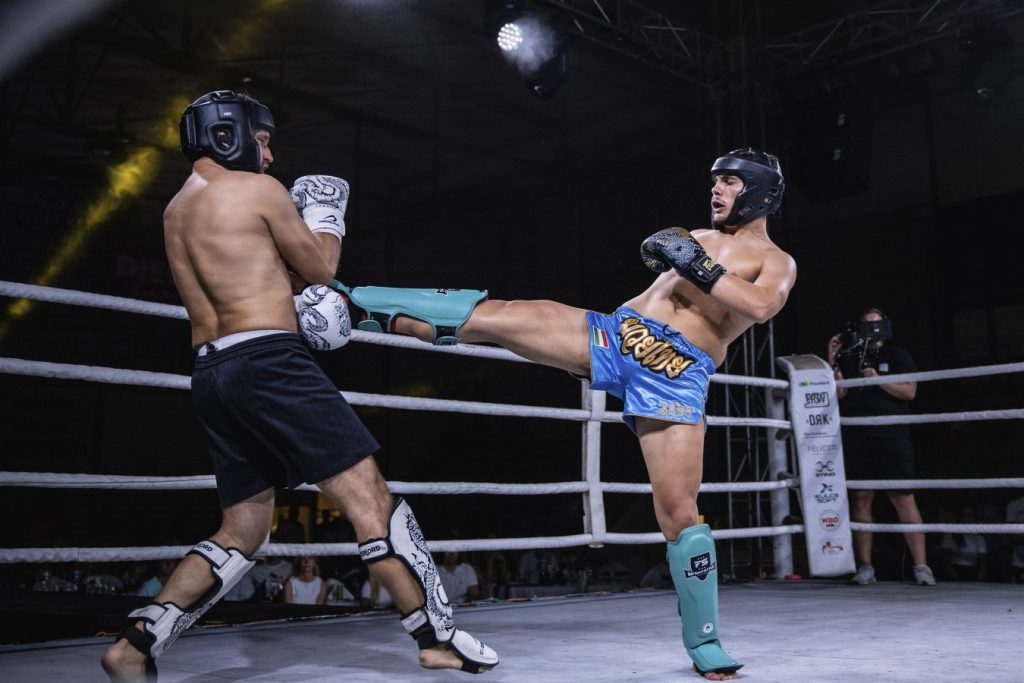 Megy a harc a kötelek között. Forrás Police Fight Challenge