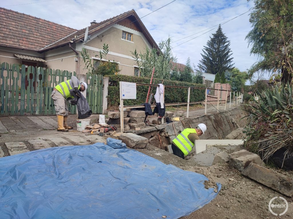 Munkában a kivitelező cég dolgozói a Damjanich úton.