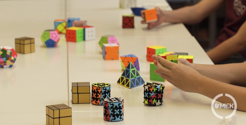 Rubik kockák.