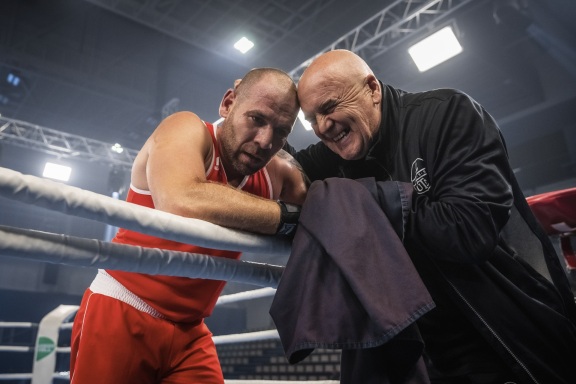 Sportoló és edzője a kötelek között a 2024-es Police Fight Challenge-en. Forrás Police Fight Challenge