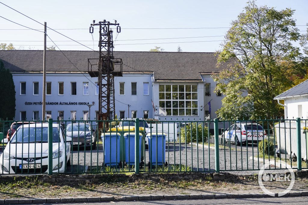 Az Ózdi Petőfi Sándor Általános Iskolában is bombariadó volt.