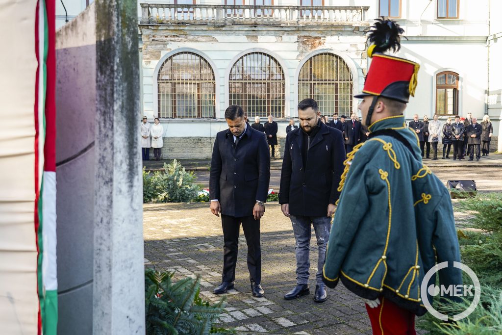 Az Ózdi Roma Nemzetiségi Önkormányzat hajt fejet.