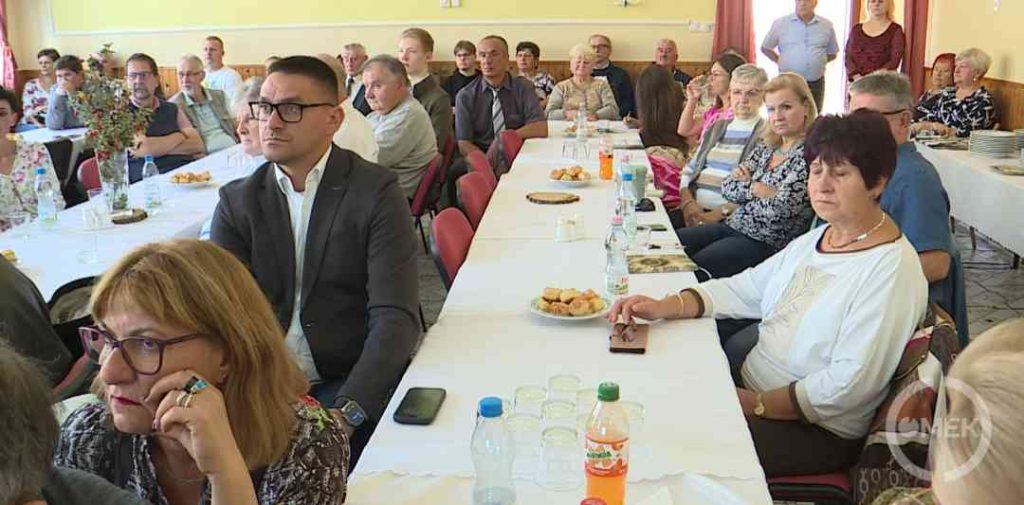 Egész délután érdeklődve hallgatták az előadásokat a vendégek.