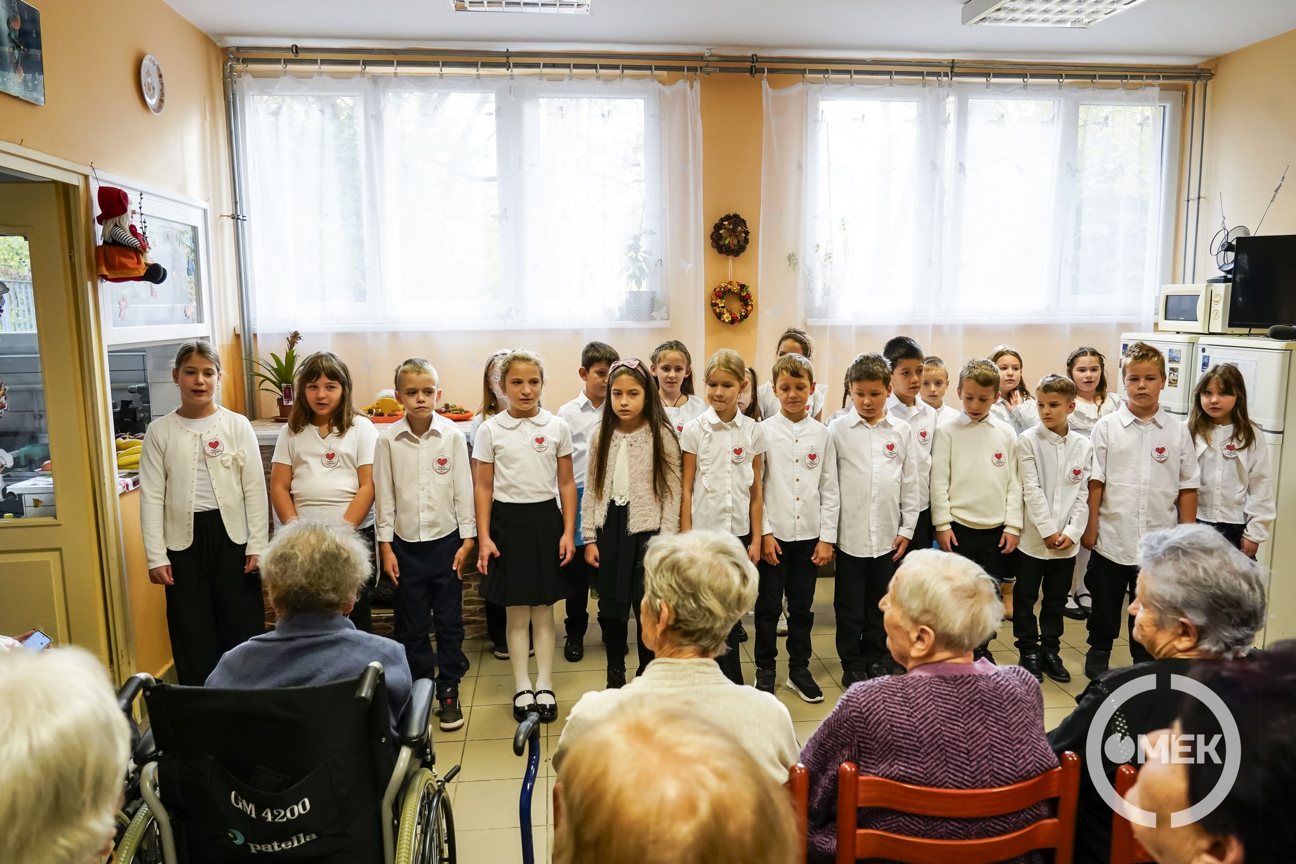 Elsőként a Bolyky Tamás Általános Iskola harmadikosai örvendeztették meg a nagyérdeműt.