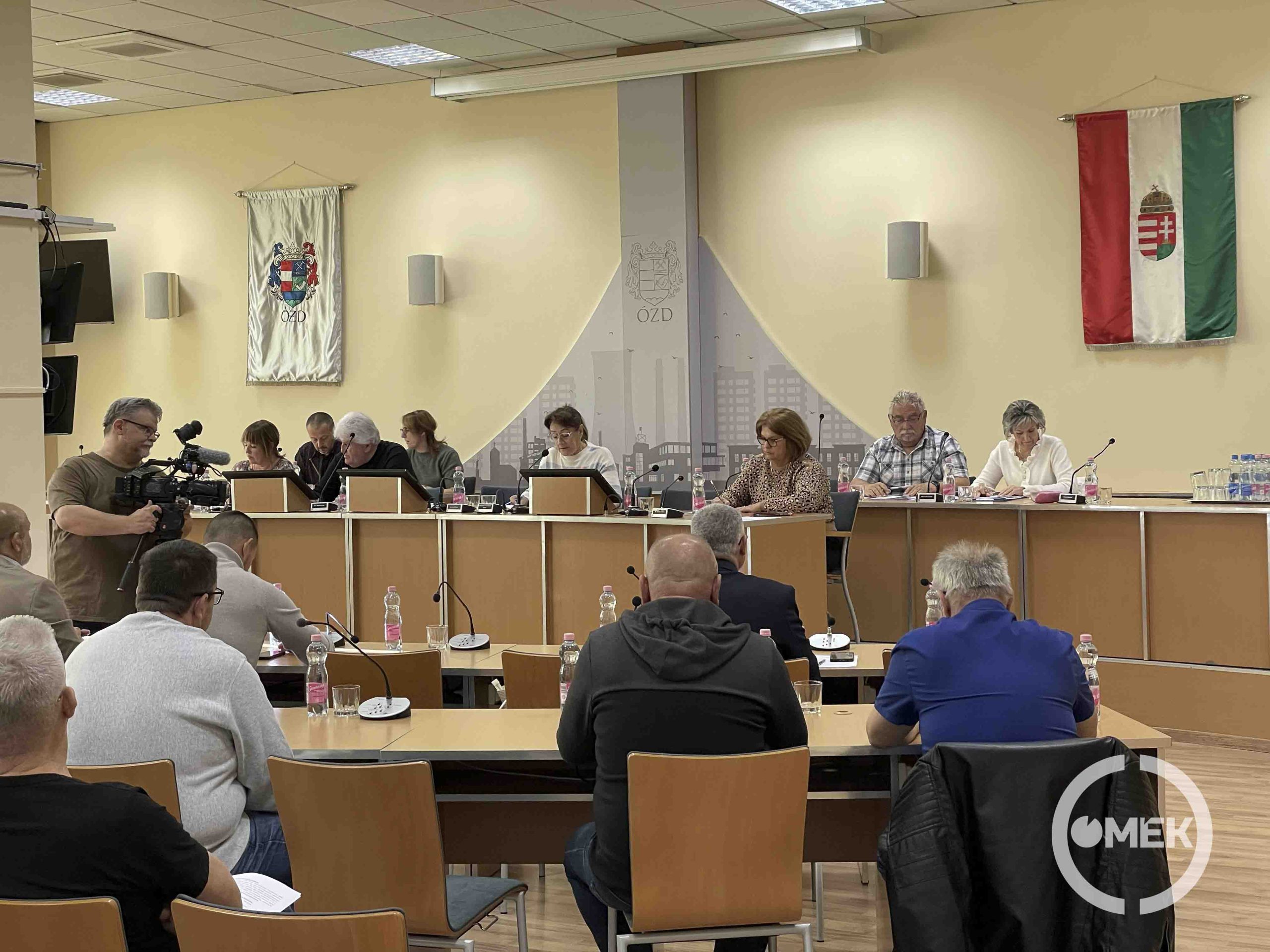 Kellóné Mezőtúri Márta vezetésével tárgyal az Oktatási, Kulturális és Sport.