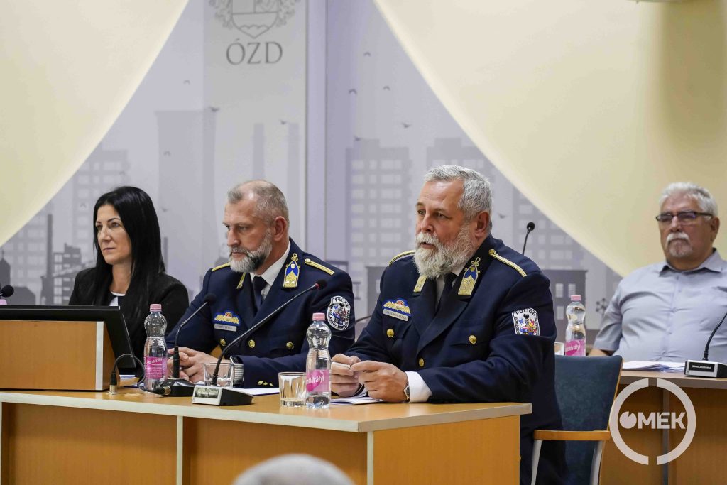 Soós Attila, az Ózdi Rendőrkapitányság kapitányságvezetője és Szerencsi Árpád, a Borsod-Abaúj-Zemplén Vármegyei Rendőr-főkapitányság rendőrfőkapitány-helyettese.