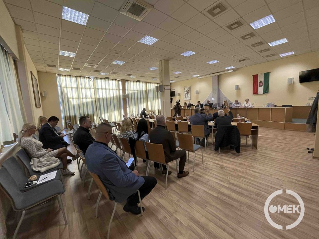 Szavaznak az Ügyrendi és Rendészeti Bizottság tagjai.
