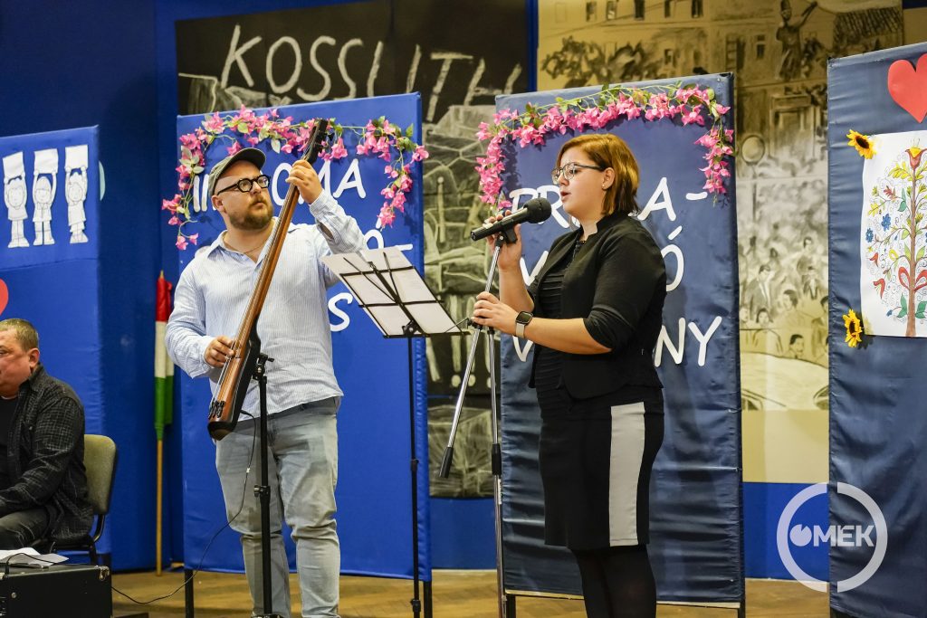 Több dalt is előadtak.