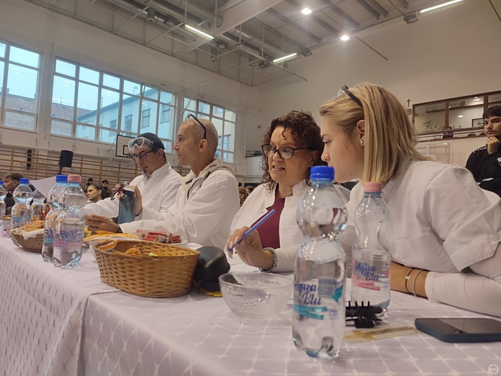 Zajlik a pontozás.